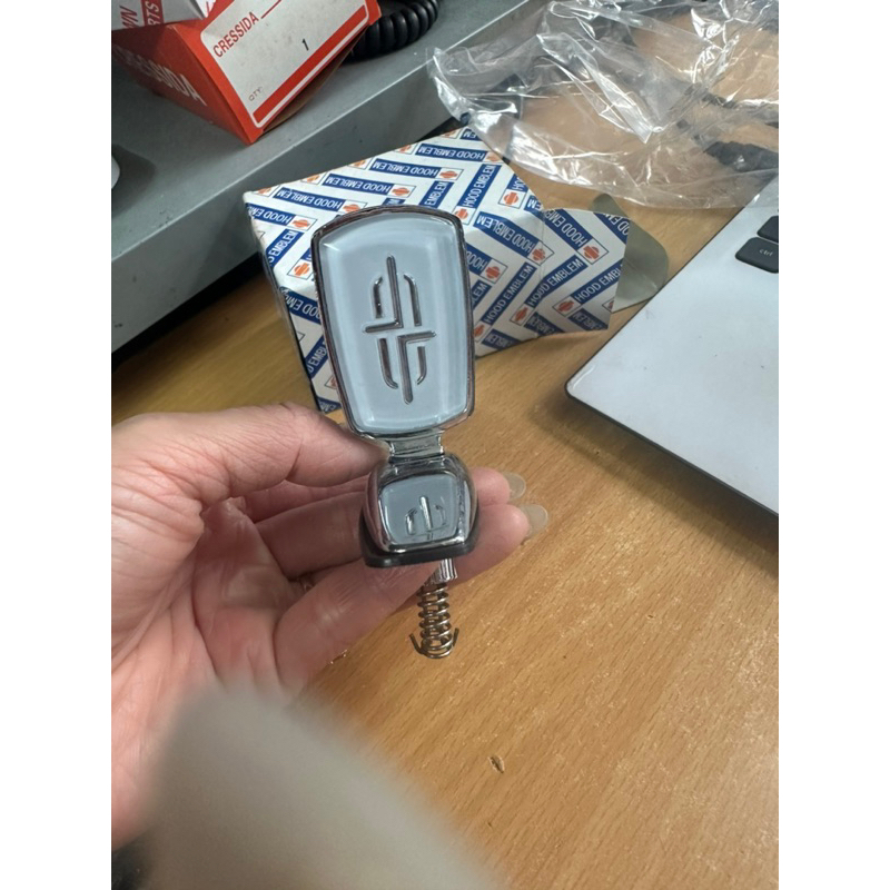 logo capo Nissan Vip