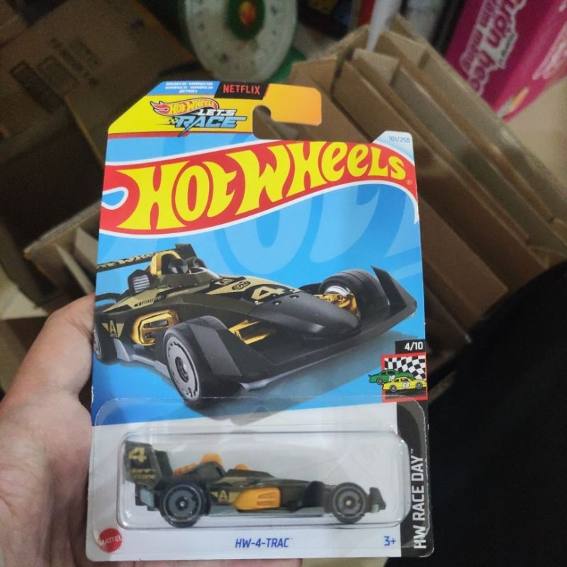 Xe hotwheels mô hình HW-4-TRAC đỏ