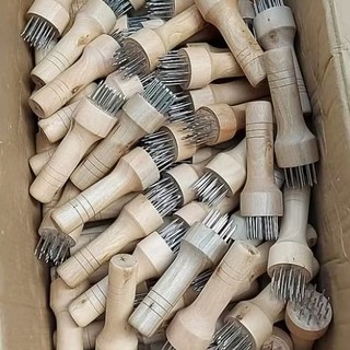Dụng cụ xăm bì, đâm thịt [ướp thịt cho thấm]