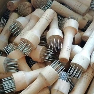 Dụng cụ xăm bì, đâm thịt [ướp thịt cho thấm]