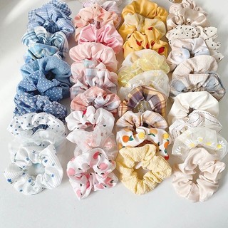 Cột tóc Scrunchies pompom