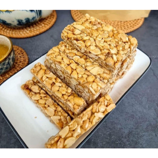  3 gói kẹo lạc   ~250g 1 gói   kẹo dồi lạc vừng   ~230g 1 gói   đặc sản cổ truyền 