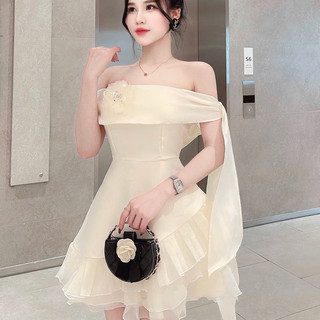 Váy tapta trễ vai lệch kết đá hoa