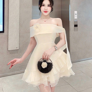 Váy tapta trễ vai lệch kết đá hoa