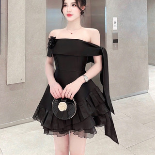 Váy tapta trễ vai lệch kết đá hoa