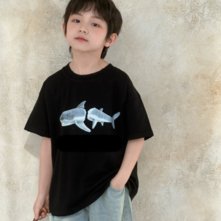  MOJI KIDS  FORM VỪA  ÁO THUN ĐEN HỌA TIẾT CHÚ CÁ CÁCH ĐIỆU PHONG CÁCH DỄ THƯƠNG CHẤT MỀM MÁT MẶC CHO BÉ TRAI VÀ BÉ GÁI 