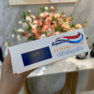Kem đánh răng Aquafresh Whitening Action 159g hàng Mỹ