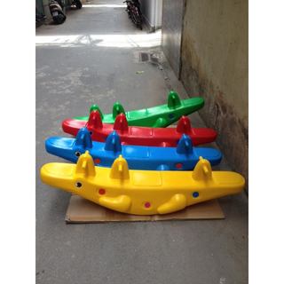 đồ chơi bập bênh nhựa đúc chắc chắn