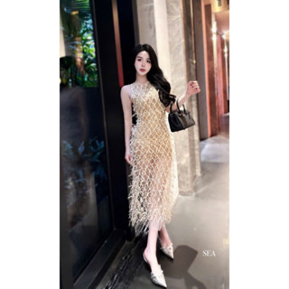 Đầm cổ yếm dáng body dài lông tua rua hàng thiết kế cao cấp đi tiệc