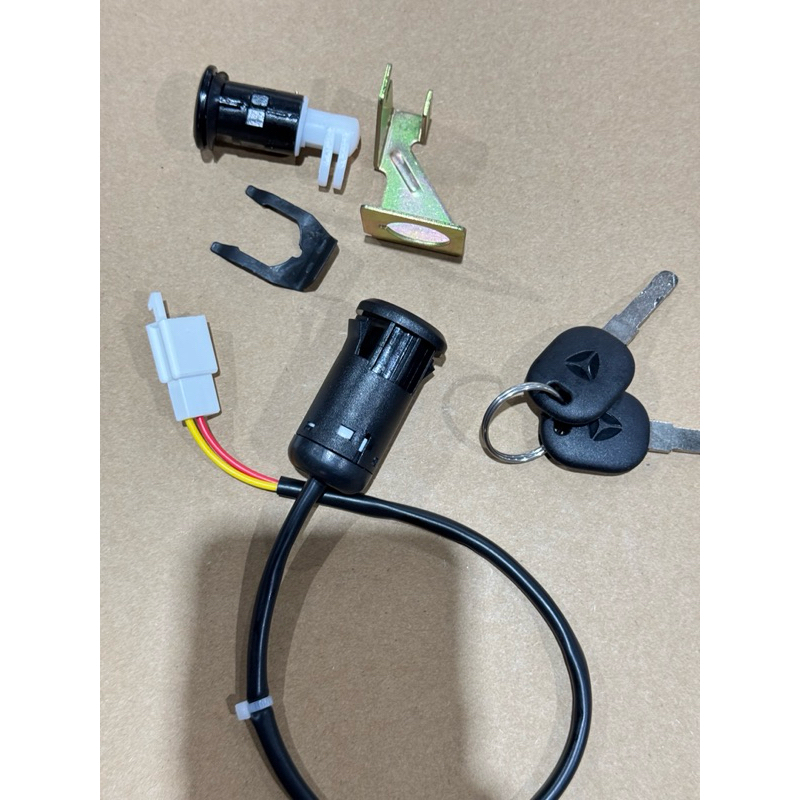 bộ khoá xbull , xzone, i8, i5 , i6, sky A107, vekoo , G205 chính hãng YADEA giá huỷ diệt