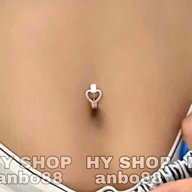 khuyên rốn trái tim đá