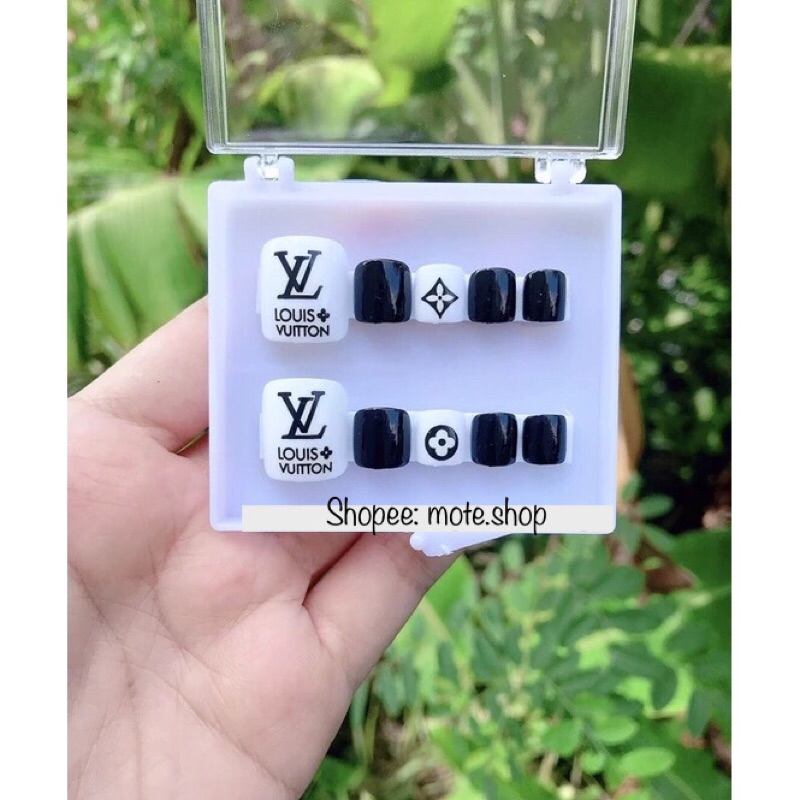 Nailbox- Móng Chân úp nails thiết kế trắng đen