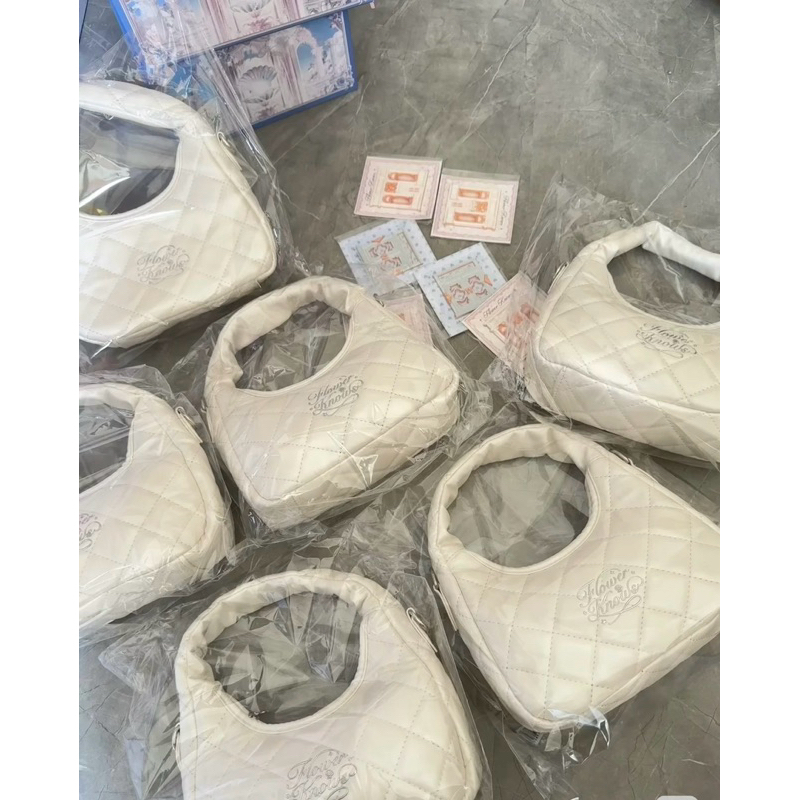 Có Sẵn Túi xách  bản mới ra của Hoa Biet