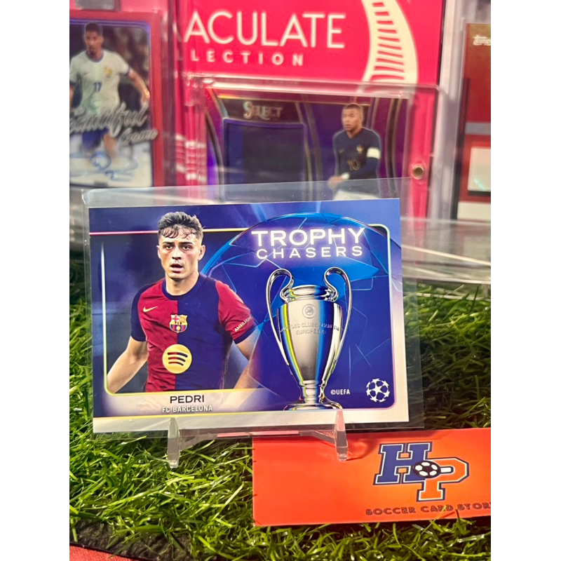 Thẻ bóng đá Pedri Trophy Chasers Topps UCC 2024/25