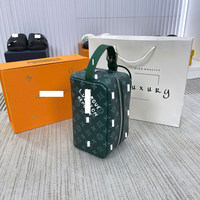 ⚜️[HÀNG CAO CẤP] - Túi Cầm Tay Chất Da Màu Xanh Lá Kèm Tag Treo Chân Cún - Túi Ví Nam Nữ Cao Cấp Dluxury