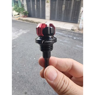 Ty thăm nhớt BIKERS phù hợp lắp nhiều loại xe máy. Ty bằng nhôm màu kết hợp cao su dẽo giúp đậy khít lổ châm nhớt.