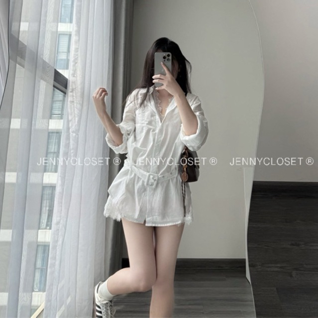 JENNYCLOSET ®”Bambi Set” • Áo váy sơ mi kẻ sọc trẻ trung (kèm đai điều chỉnh)+ Áo ren ba lỗ dáng dài -hàng cao cấp L1 | BigBuy360 - bigbuy360.vn
