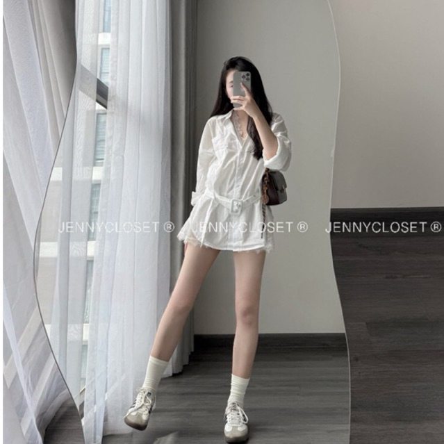 JENNYCLOSET ®”Bambi Set” • Áo váy sơ mi kẻ sọc trẻ trung (kèm đai điều chỉnh)+ Áo ren ba lỗ dáng dài -hàng cao cấp L1 | BigBuy360 - bigbuy360.vn