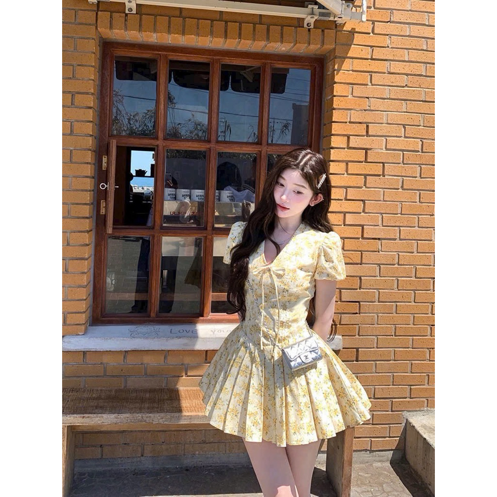 Đầm Váy Hoạ Tiết Hoa Nhí Tay Bồng Cổ V Cột Nơ Tà Xếp Ly Mùa Hè Tiểu Thư