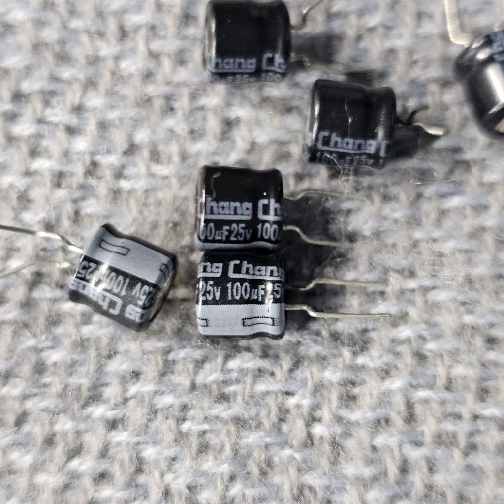 20 Tụ hóa phân cực 25v 100uf