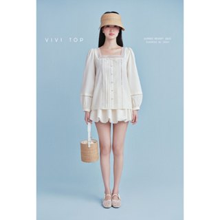 JOIE DES ROSES - Set áo dài tay cổ vuông viền ren Vivi Top và chân váy bí kem đính hoa Wave Skirt