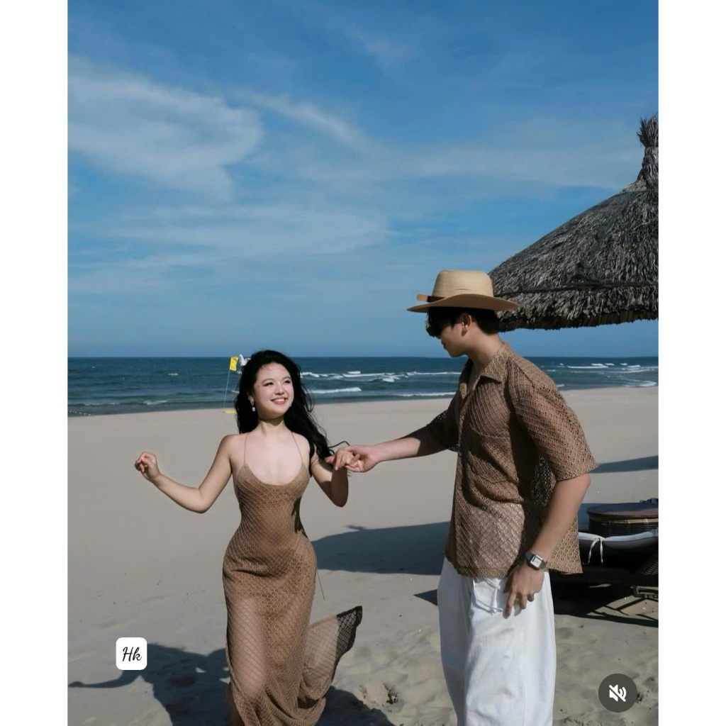 Set đồ đôi váy hai dây ren dáng dài ôm body phối áo nam cá tính năng động cho các cặp đôi đi biển chơi– BaoTrang.clothes