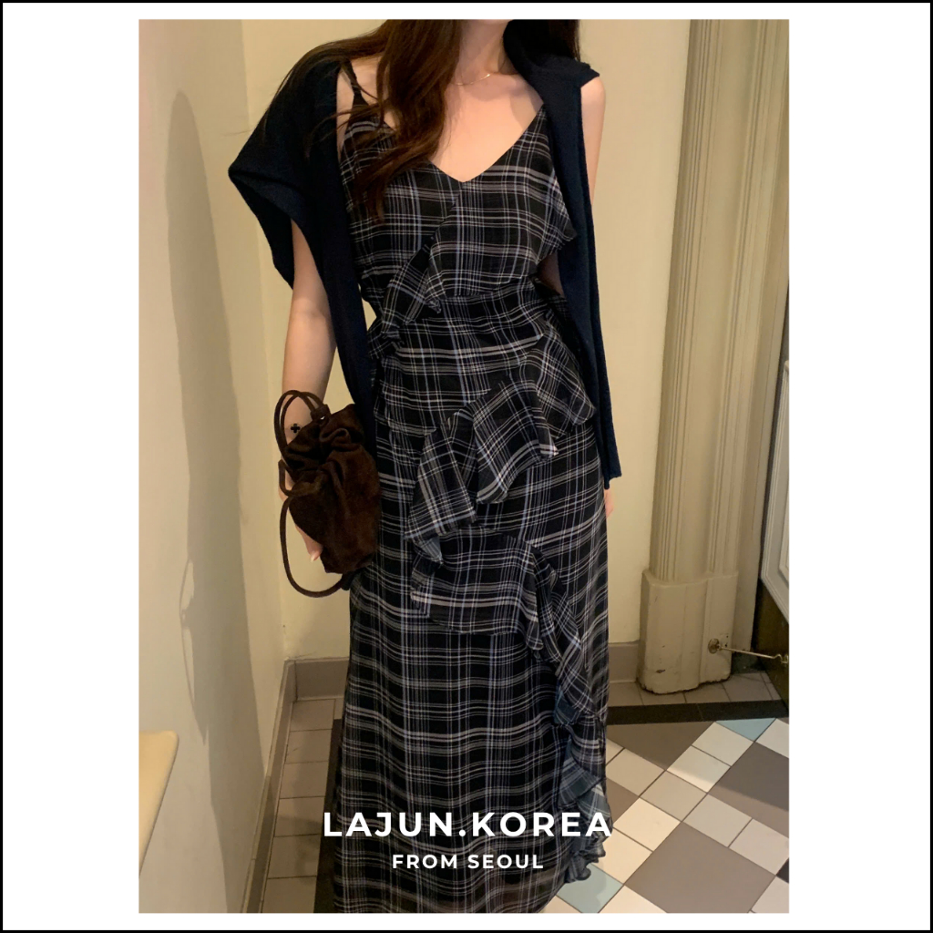 [LAJUN SIGNATURE] Váy Dây Liền Dài Kẻ Frill Cao Cấp Bèo Chéo Mềm Mại Mát Thanh Lịch Hàn Quốc