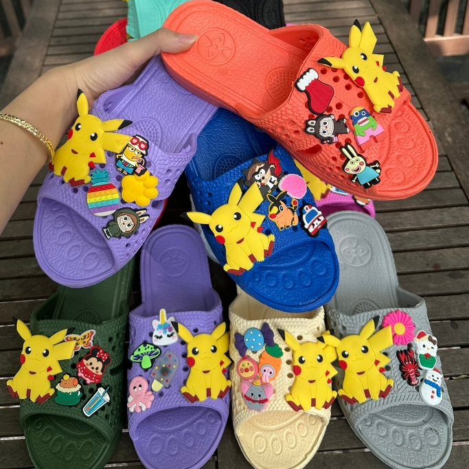 PIKACHU - Dép tổ ong siêu nhẹ VAC, thiết kế chống trơn trượt, tặng kèm 2 PIKACHU dễ thương và 8 stic