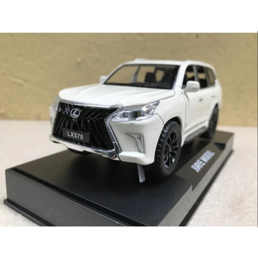 Mô hình xe Lexus LX570 tỉ lệ 1:32 bằng kim loại  - có đèn và âm thanh