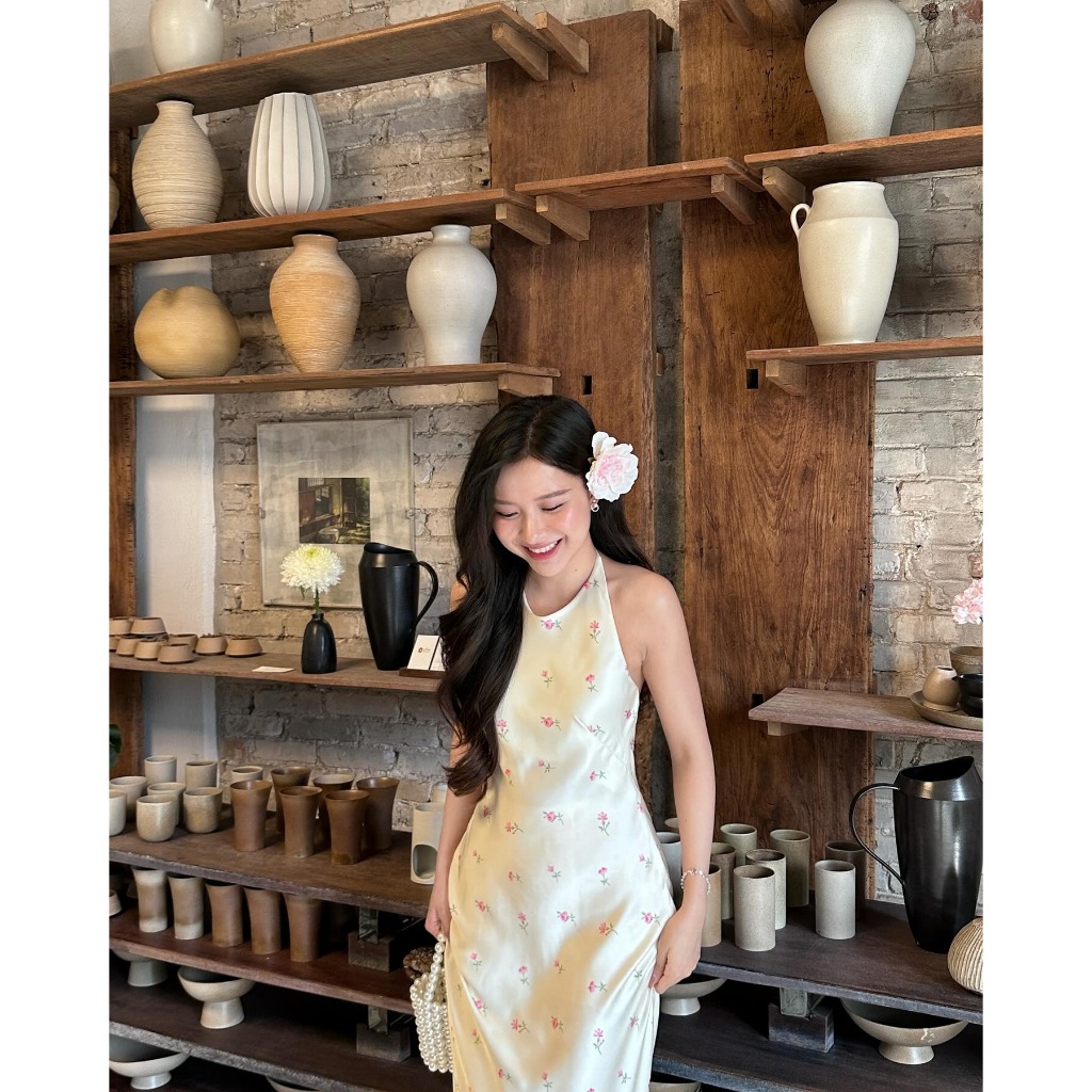 Đầm lụa cổ yếm, Đầm Lụa Váy lụa hoa nhí cổ yếm cột dây siêu xinh