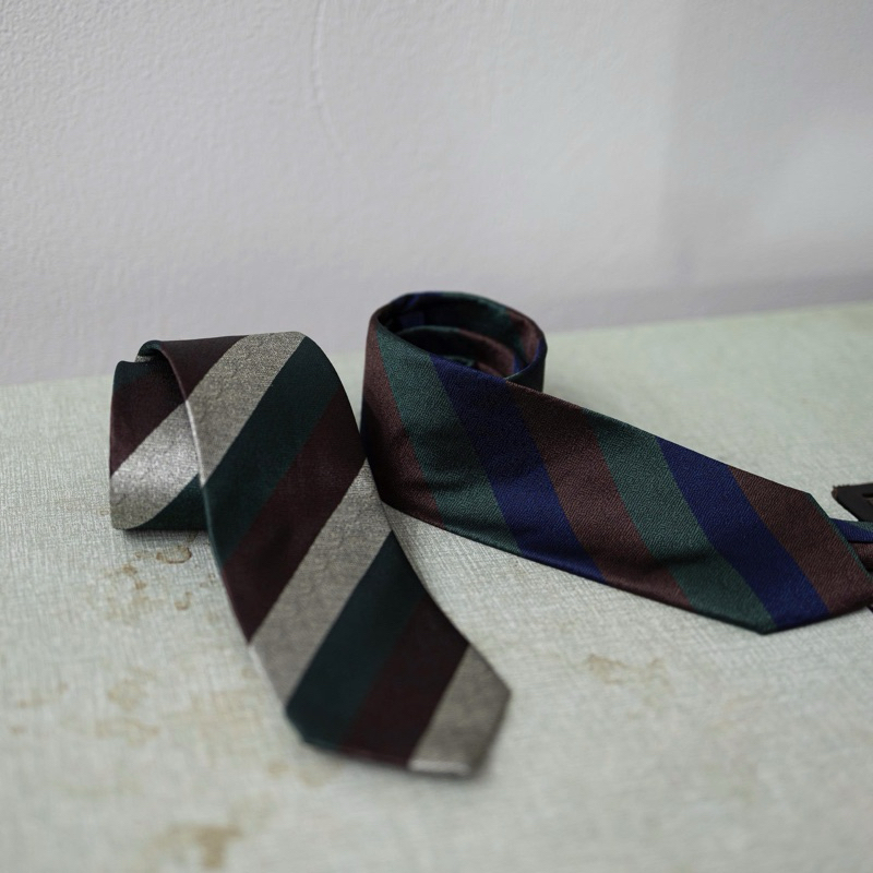 Cà Vạt Carvat Nhà Vest Hạ Sẵn 3 Màu Cho Khách Lựa Chọn Sọc Chéo Chấm Bi