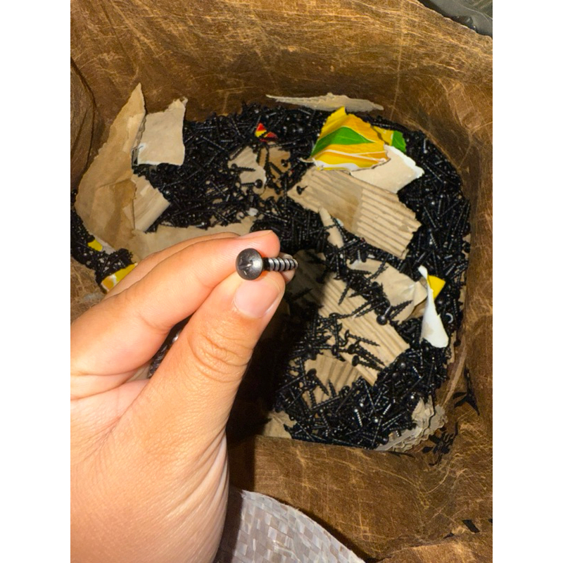 Vít đầu dù ren thưa 4x25 Đen 1KG
