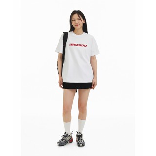 Áo phông ngắn tay cổ tròn Dessuu họa tiết in chữ cao su nổi dành cho nữ