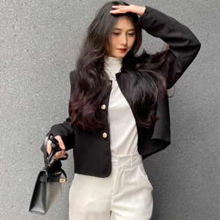 Áo khoác vest, áo blazer nữ trơn khuy đồng cổ tròn một túi có đệm cầu vai dáng ngắn