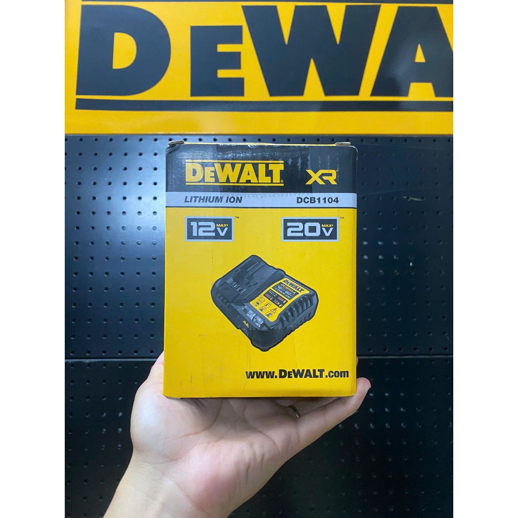SẠC DCB1104 DEWALT ZIN ĐIỆN 220v HÀNG CHÍNH HÃNG
