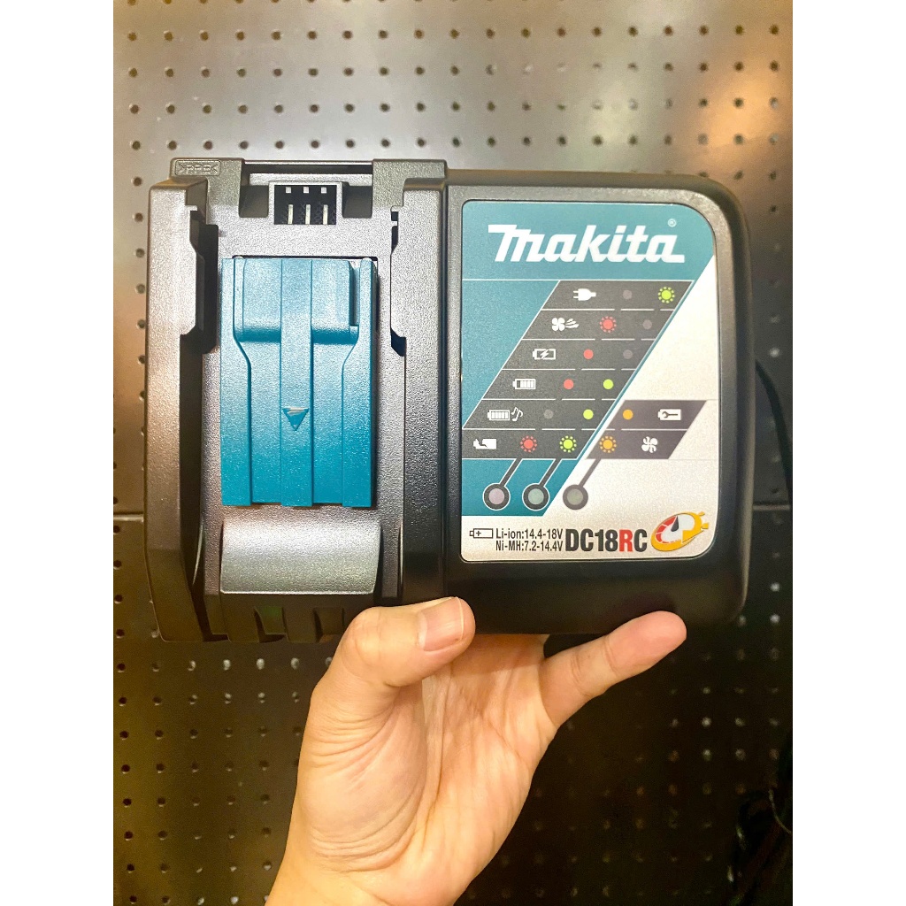 Sạc Nhanh Makita DC18RC Hàng Chính Hãng Việt Nam Điện 220V ( Bảo hành 1 năm )