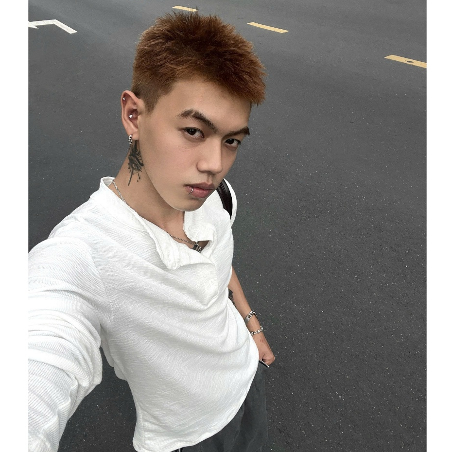 Bad Choices | Áo thun tay dài Henley RAWNECK Tee form ôm | BigBuy360 - bigbuy360.vn