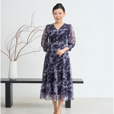 Đầm maxi trung niên cho mẹ - Cổ tim kết nút tay lỡ - Xanh tím hoa trắng - TTV1894