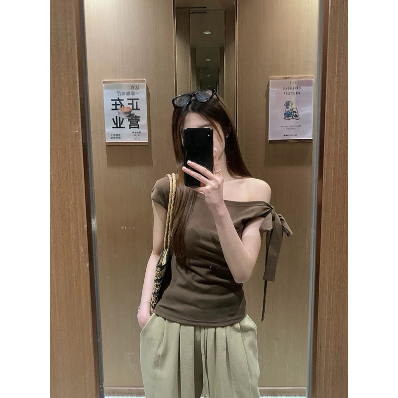 Áo Lệch Vai Minimal – Hot Trend 2025 | BigBuy360 - bigbuy360.vn