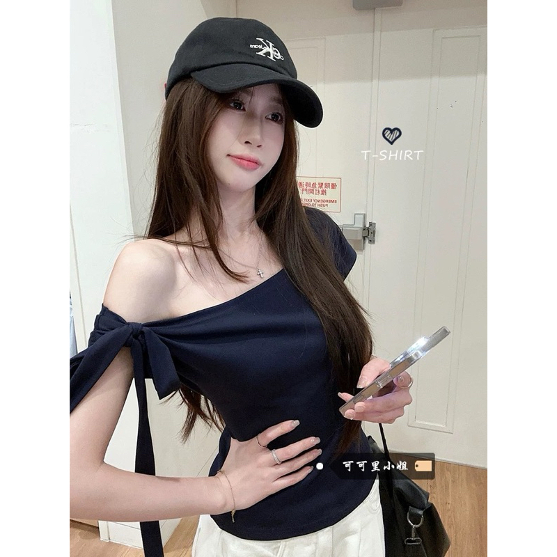 Áo Lệch Vai Minimal – Hot Trend 2025 | BigBuy360 - bigbuy360.vn