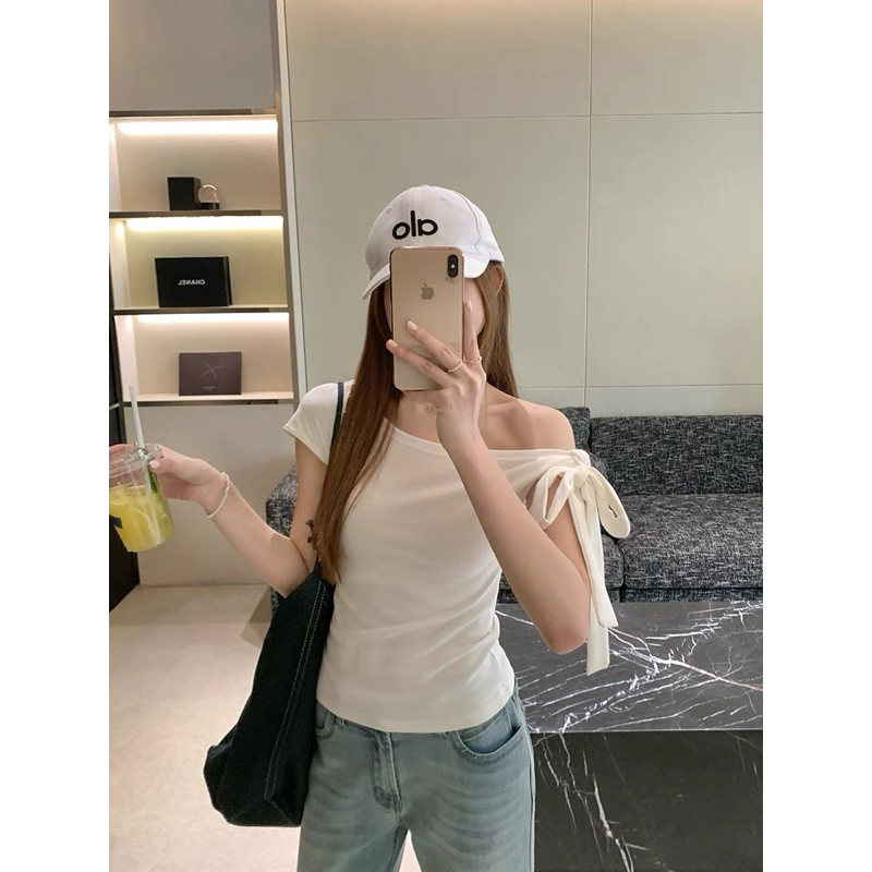 Áo Lệch Vai Minimal – Hot Trend 2025 | BigBuy360 - bigbuy360.vn