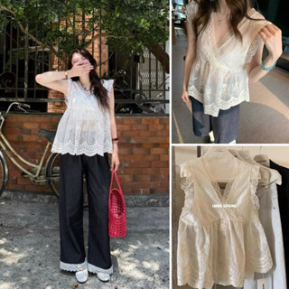 [TẶNG KÈM QUÂY - hàng QC sẵn] Áo ren mỏng sát nách cổ V phối bèo tay YUJI TOP