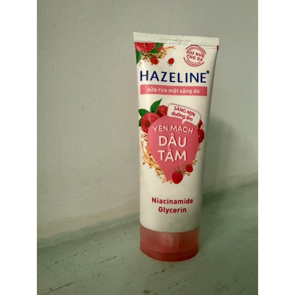 Sữa rửa mặt Hazeline yến mạch dâu tằm