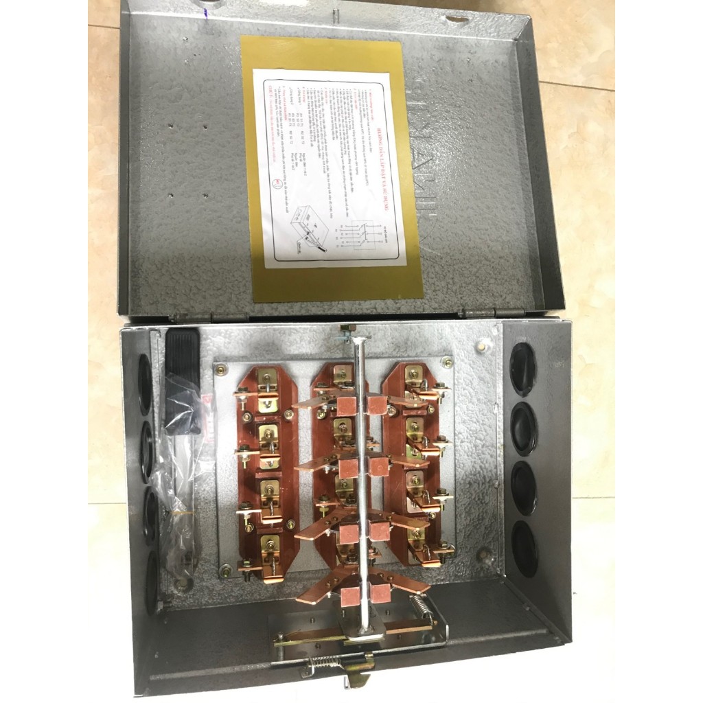 Cầu dao hộp đảo chiều 3 pha 4 cực 100A, 200A Vinakip