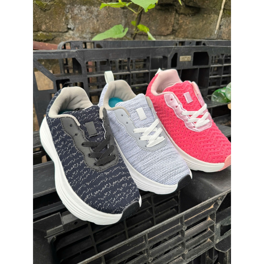 Giày Cầu Lông Nam Nữ  Việt Nam Sản Xuất