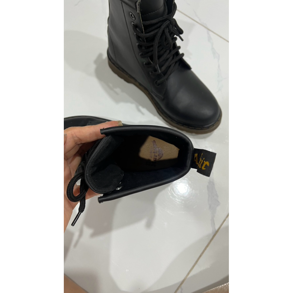 pass giày Dr Martens