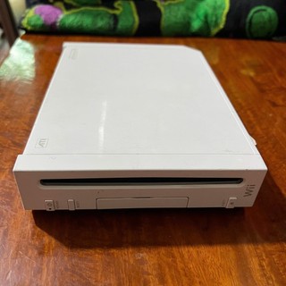 Thân máy Wii zin, chơi game cho các gia đình .đã hắc ám sẵn,kèm thẻ hack