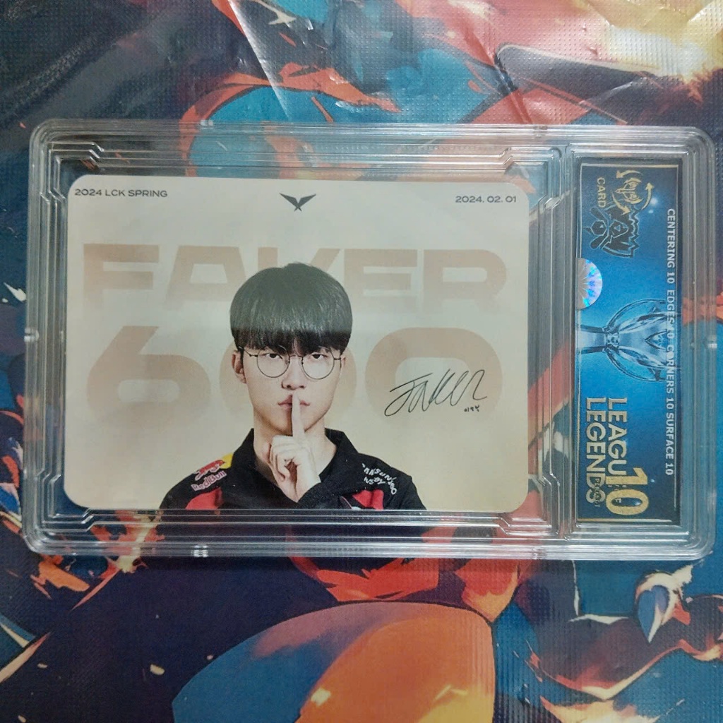 Tranh khung đội trưởng TI FAKER trong Khung slab label 10 Point Signed LOL 1458 PSA 3a