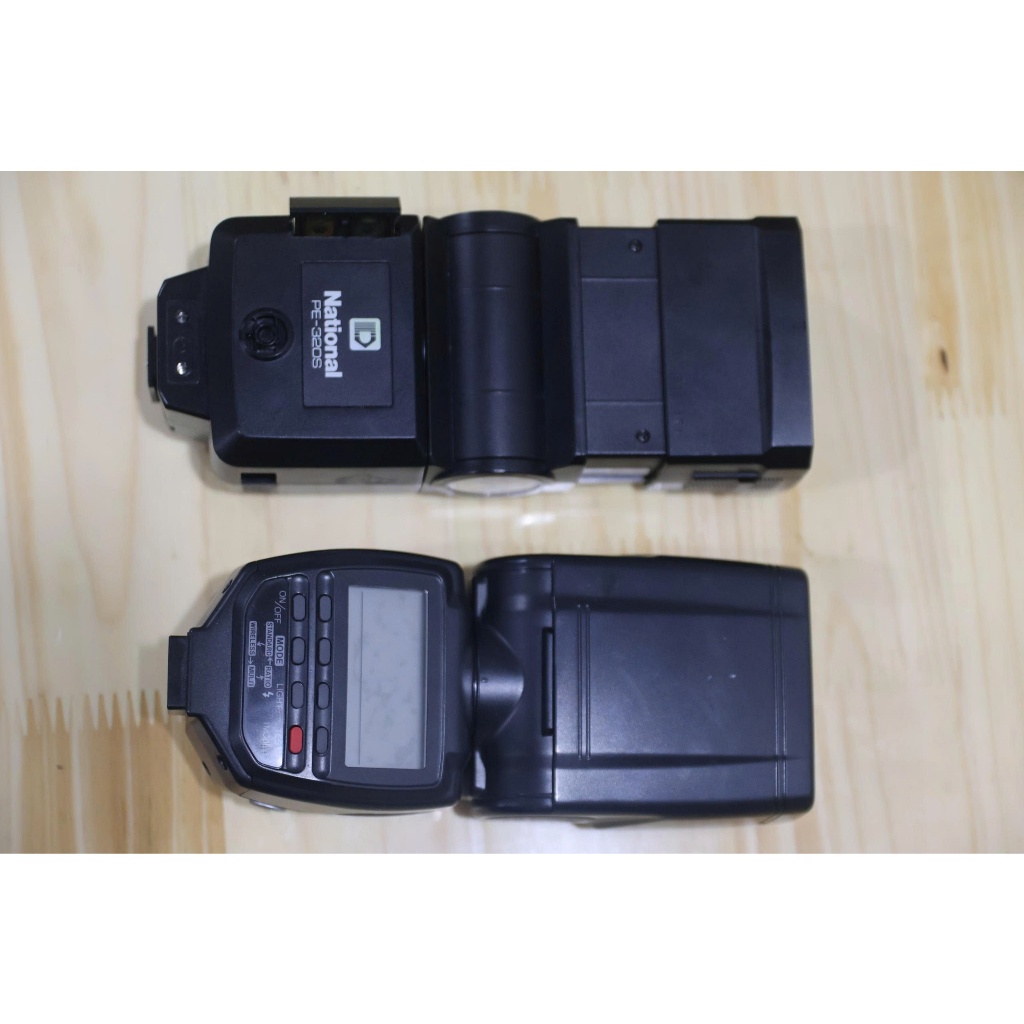 Flash chưa xác nhân hoạt động, chân pin không còn mới