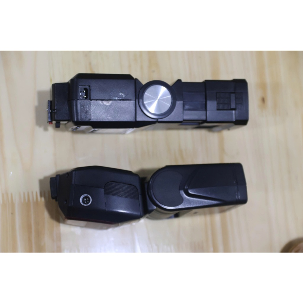 Flash chưa xác nhân hoạt động, chân pin không còn mới - Phụ-kiện